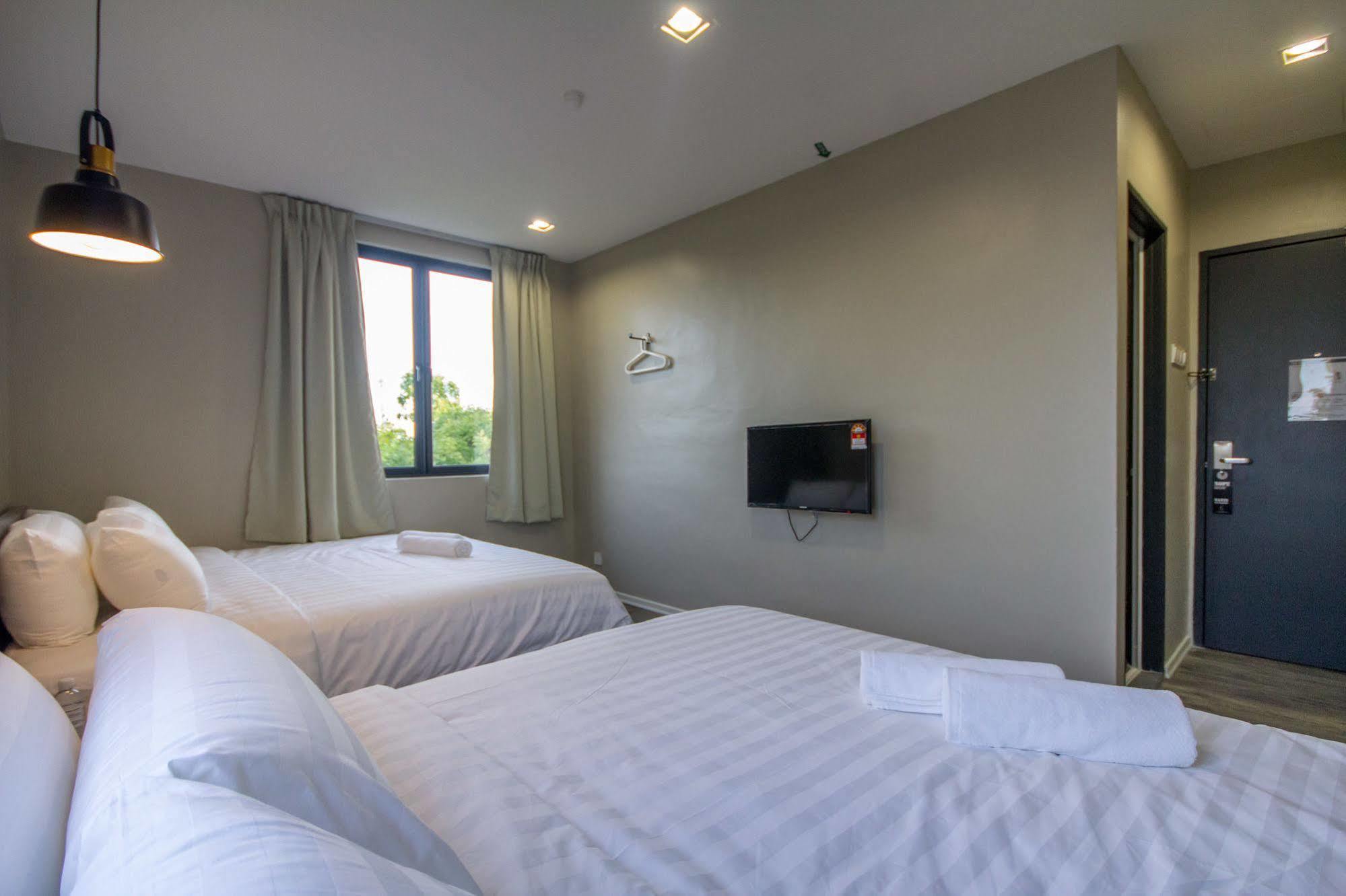 Chariton Hotel Alma Bukit Mertajam Exteriör bild